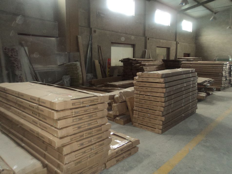 廠區一角 家具零配件的銷售與流轉